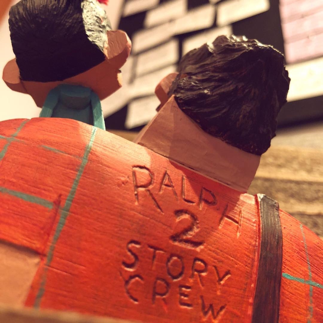 Подарок для команды мультфильма Ralph Breaks the Internet: памятный бюст Ральфа и Ванилопы, резная работа....