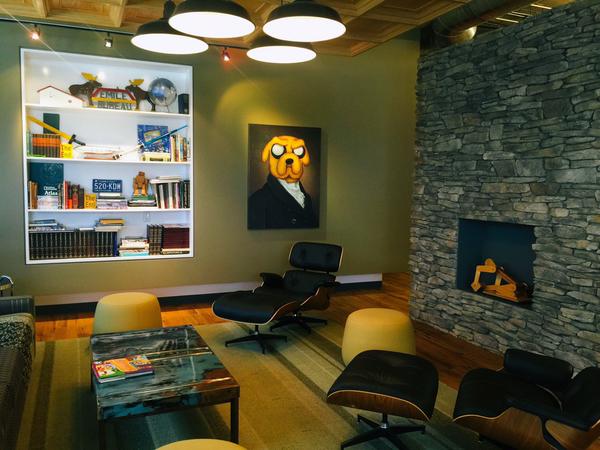 [id5592362|Катю Клэп] пригласили в главный офис Cartoon Network (sic!), где она взяла интервью у Дж. Дж. Куинтела (создателя Regular Show) и наделала кучу фоток, проспойлерив названия всех серий 7 сез...